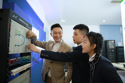 教學研發(fā)顯實力——新華互聯(lián)網(wǎng)科技五大專業(yè)特色學院之信息技術研發(fā)學院亮點解析